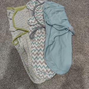Lot of 3 SwaddleMe swaddles